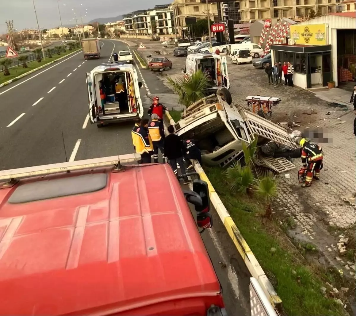 Edremit'te Kaza: 2 Kişi Hayatını Kaybetti, 1 Kişi Yaralandı.