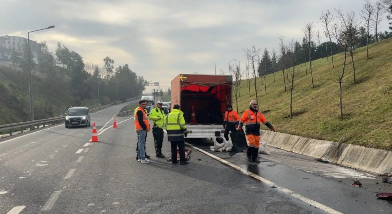 Kocaeli'de Tır Kaza Yaptı: Sürücü Ciddi Şekilde Yaralandı