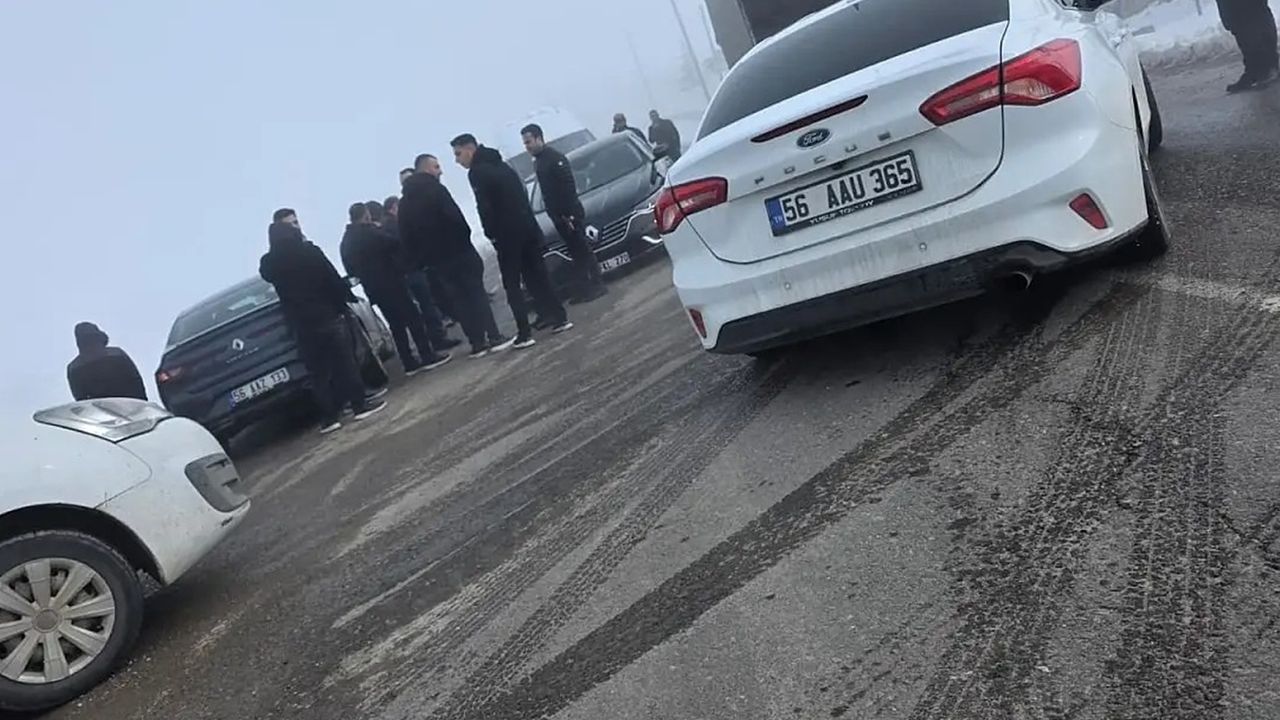 Kurtalan ilçesinde meydana gelen trafik kazasında 2 kişi yaralandı.