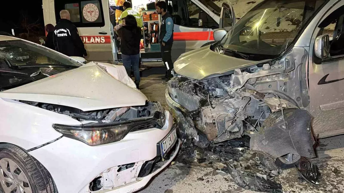 Adıyaman'da Trafik Kazası: 3 İnsan Yaralandı.