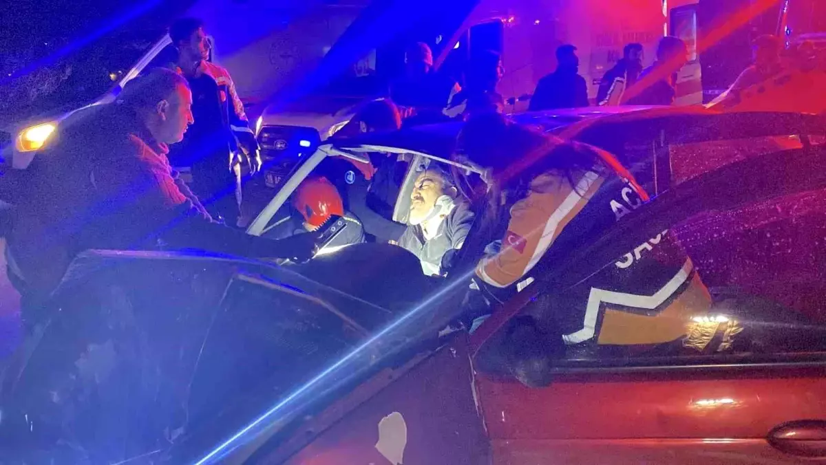 Çorum'da trafik kaza geçirildi: 8 kişi yaralandı.