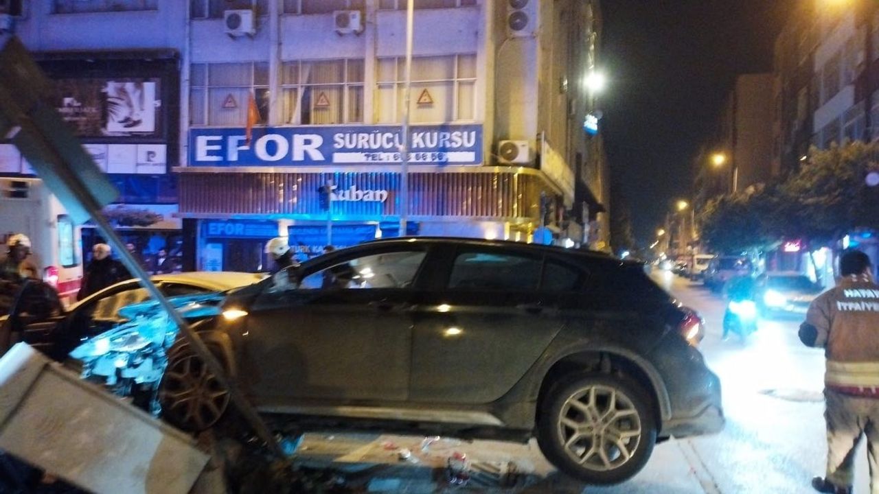 Kaza sonucu 2 kişi yaralı durumda