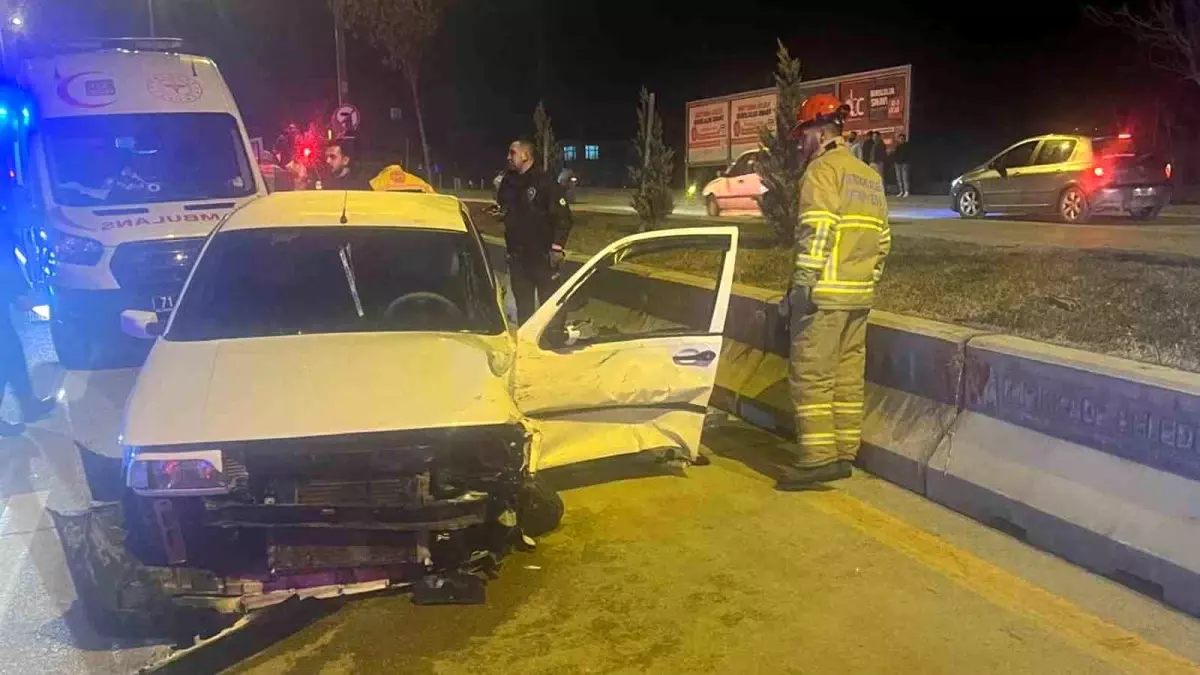 Kırıkkale'de trafik kazası sonucu 2 kişi yaralandı.