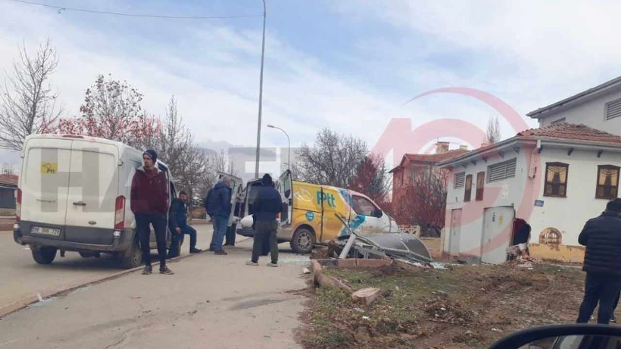 Kırşehir Güneykent Yolunda Trafik Kazası: Sadece Maddi Hasar Bulunmaktadır