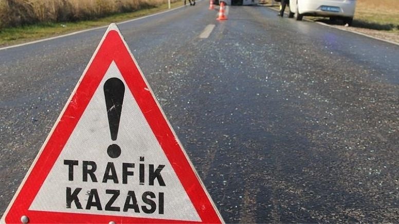 Rize'de trafik kazasında 1 kişi hayatını kaybetti, 2 kişi yaralandı.