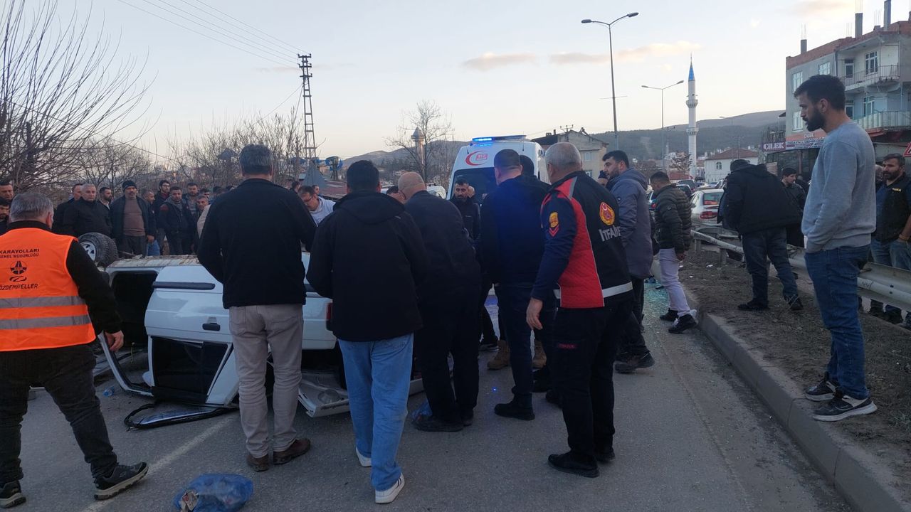 Boyabat’ta trafik kazasında araç devrildi, sürücü yaralandı.