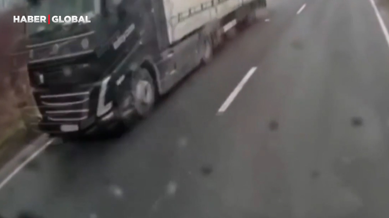 Feci bir kazada 7 kişinin hayatını kaybettiği korkunç anlar kamerada!
