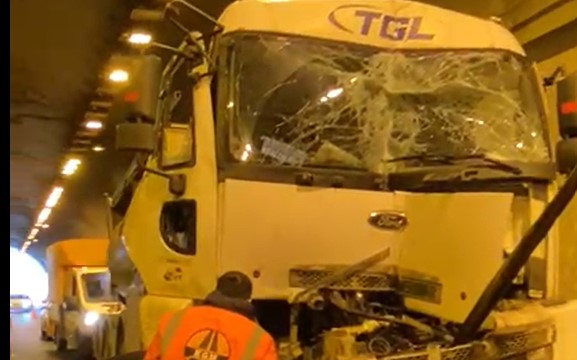 Gültepe Tüneli'nde kaza meydana geldi, trafik kontrol altında!