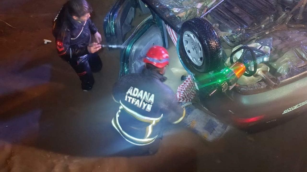 Pozantı'da araç dereye uçtu: Şoför yaralandı.