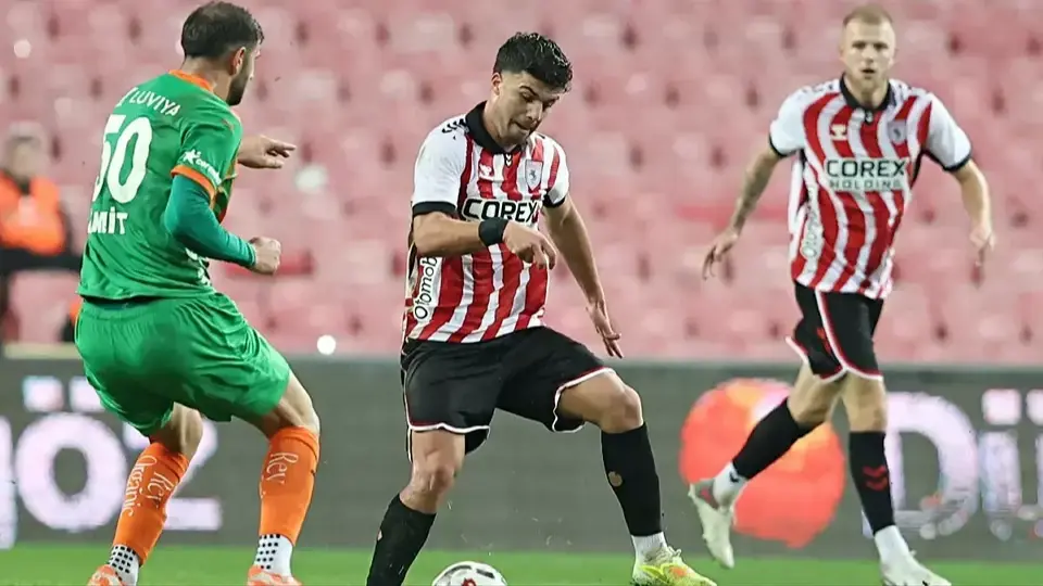 Samsunspor'un oyuncusu Eyüp Aydın kaza yaptı.