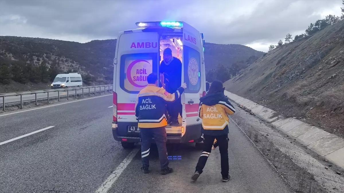 Trafik Kazası Kütahya'da: 3 Kişi Yaralı