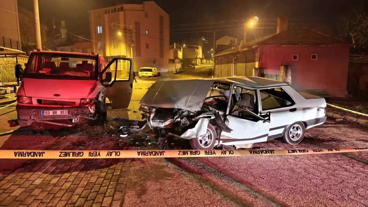 Afyon trafik kazasında 3 kişi yaralandı.