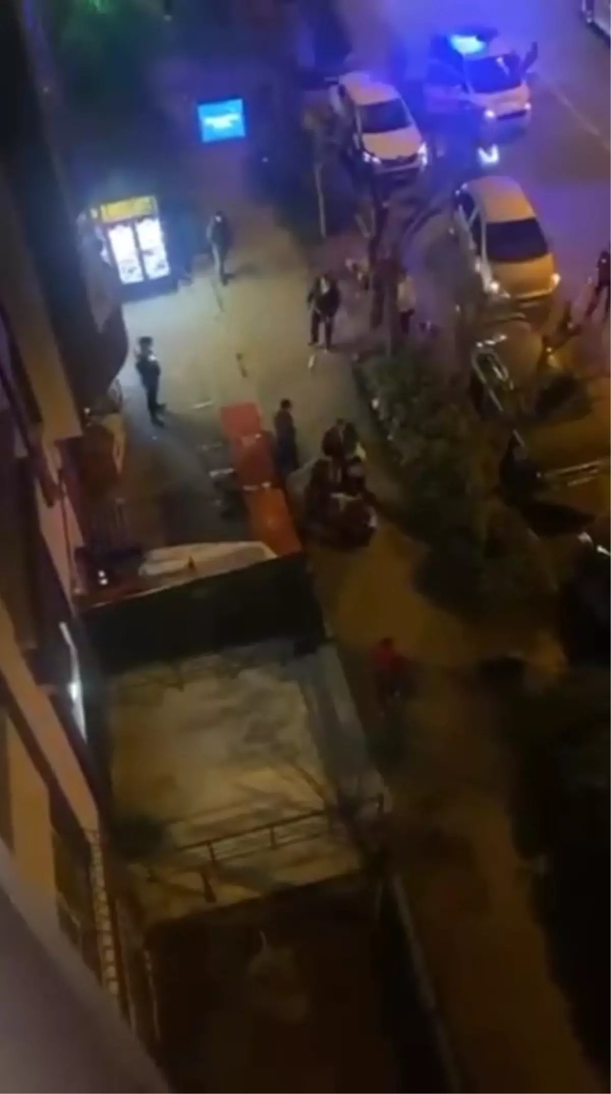 Başakşehir'de trafik kazasından sonra sopalı çatışma: polis uyarı atışı yaptı.
