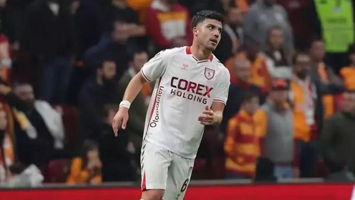 Samsunsporlu futbolcu Eyüp Aydın kaza geçirdi.