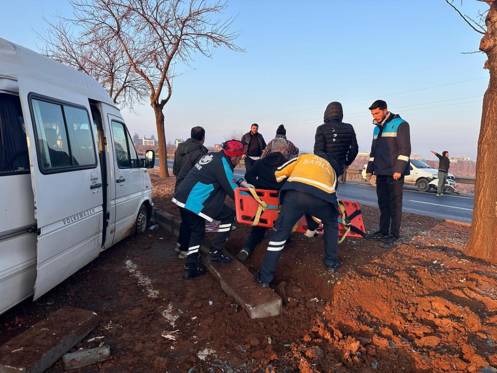 Şanlıurfa'da beklenmedik buzlanma kazası: Yaralanan yedi kişi.