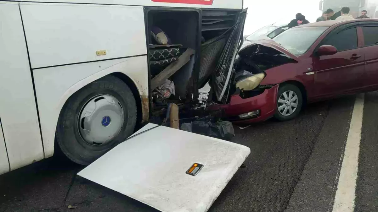 Sivas'ta Birbirini Takip Eden Trafik Kazası