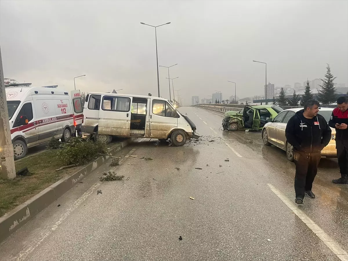 Antakya'da Ardışık Trafik Kazası