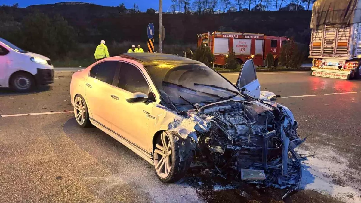 Çanakkale'de Trafik Kazası: 5 Kişi Yaralandı