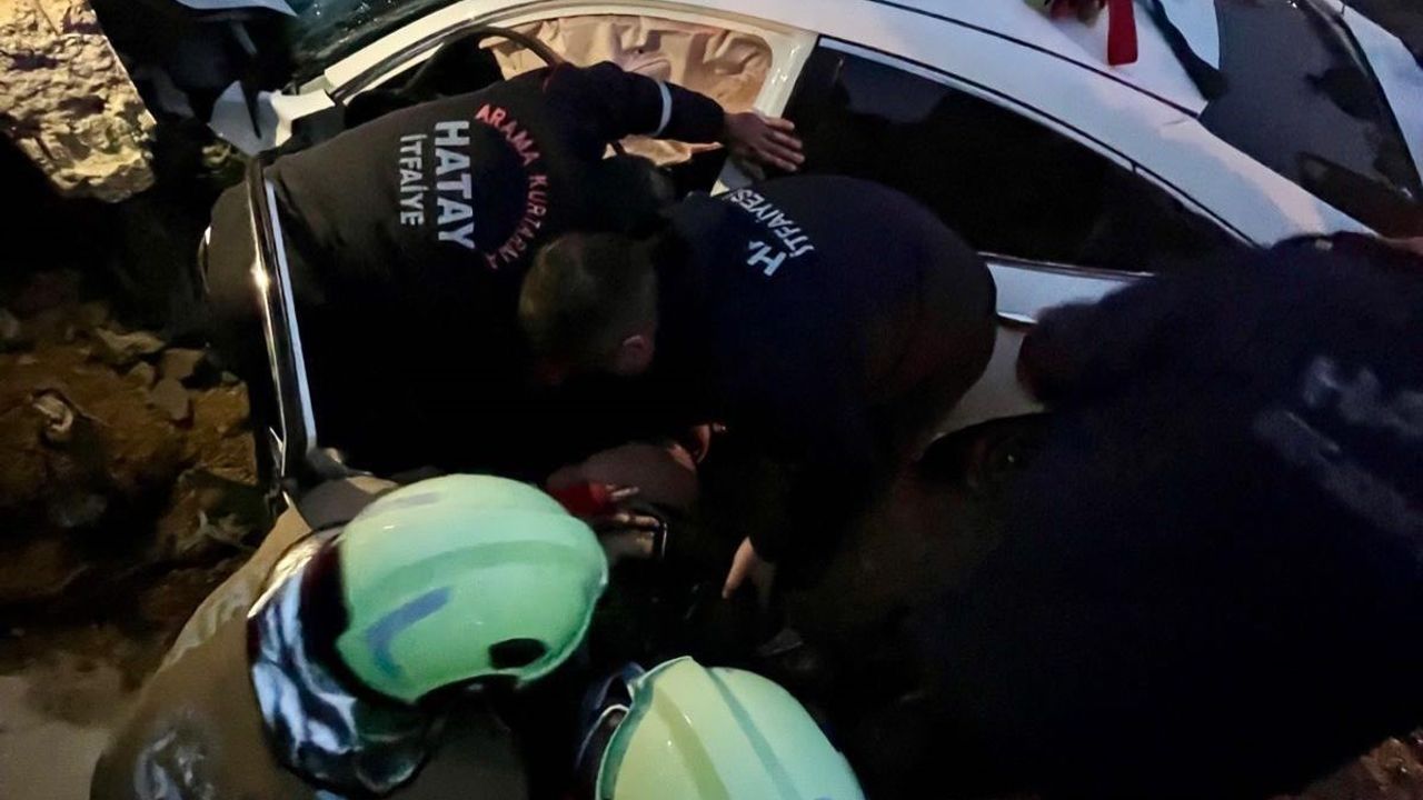 Defne'de trafik kazası sonucu 2 kişi yaralandı.