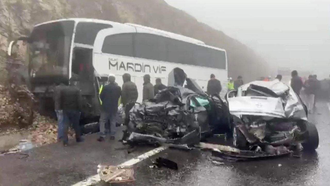 TAG Otoyolu'nda ardışık kaza: 2 kişi hayatını kaybetti, 10 kişi yaralandı.
