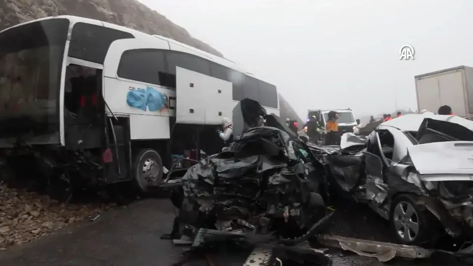 TAG Otoyolu'nda gerçekleşen kazada iki kişi öldü.