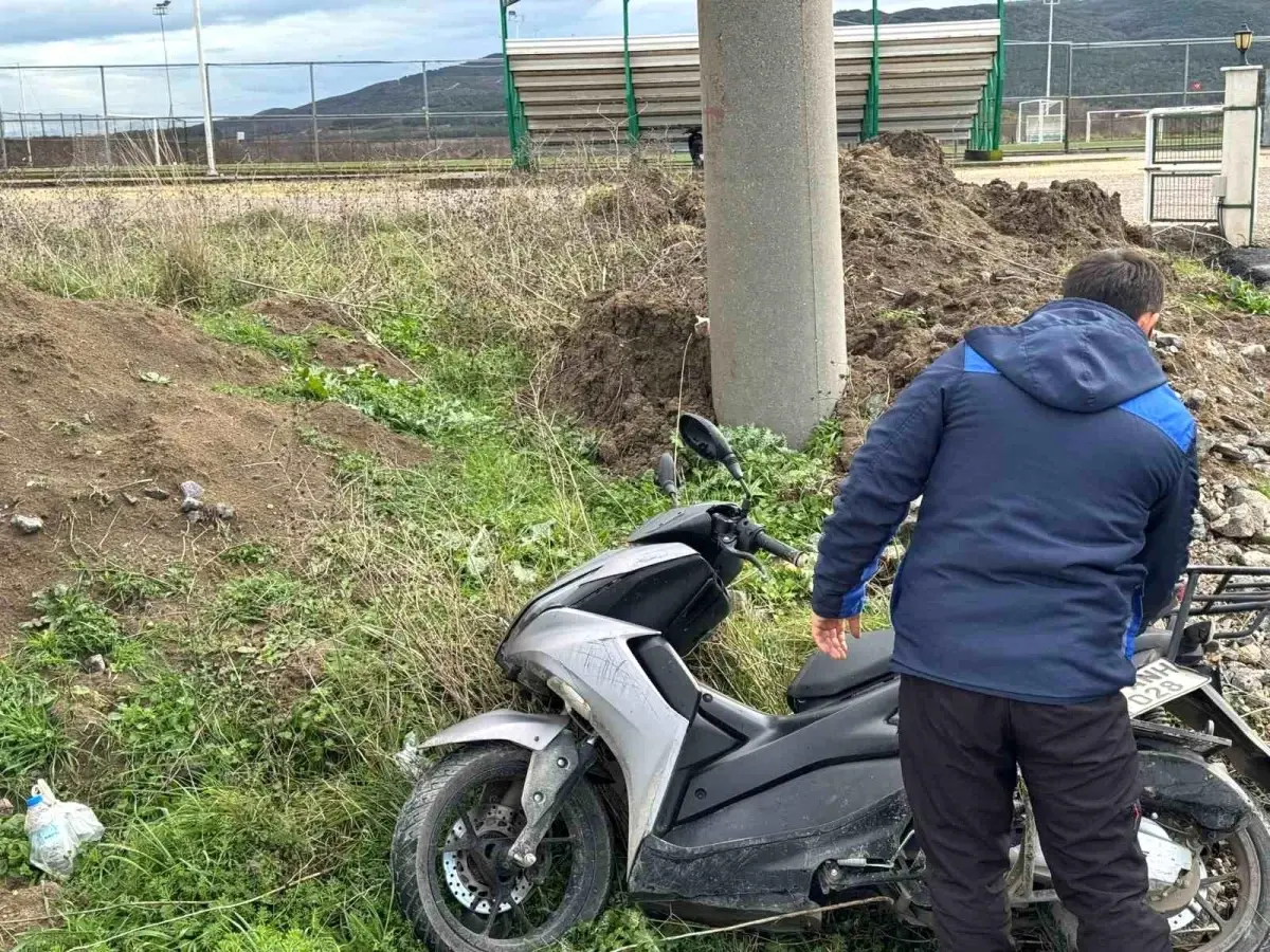 Gönen'de kaza: Motosikletçi yaralandı.