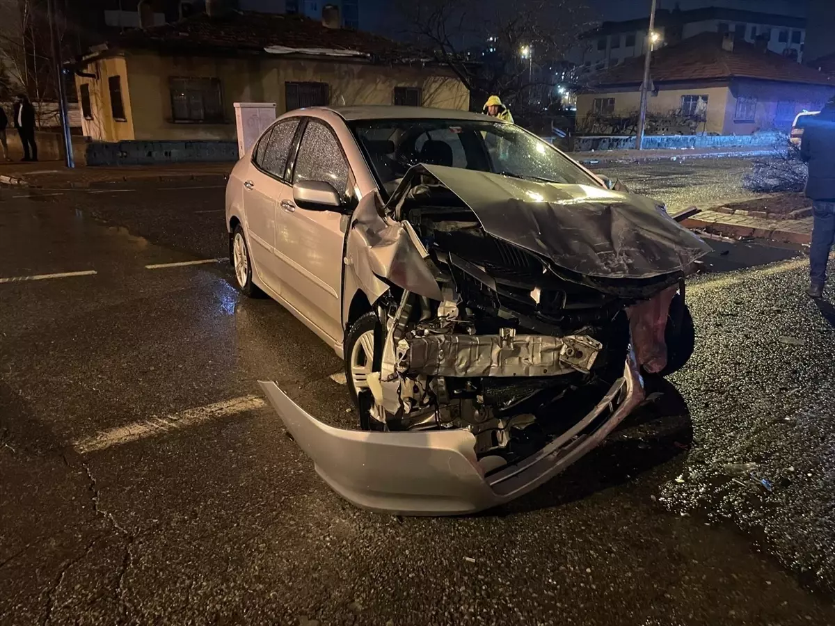Kayseri'de Trafik Kazasında 4 Kişi Yaralandı
