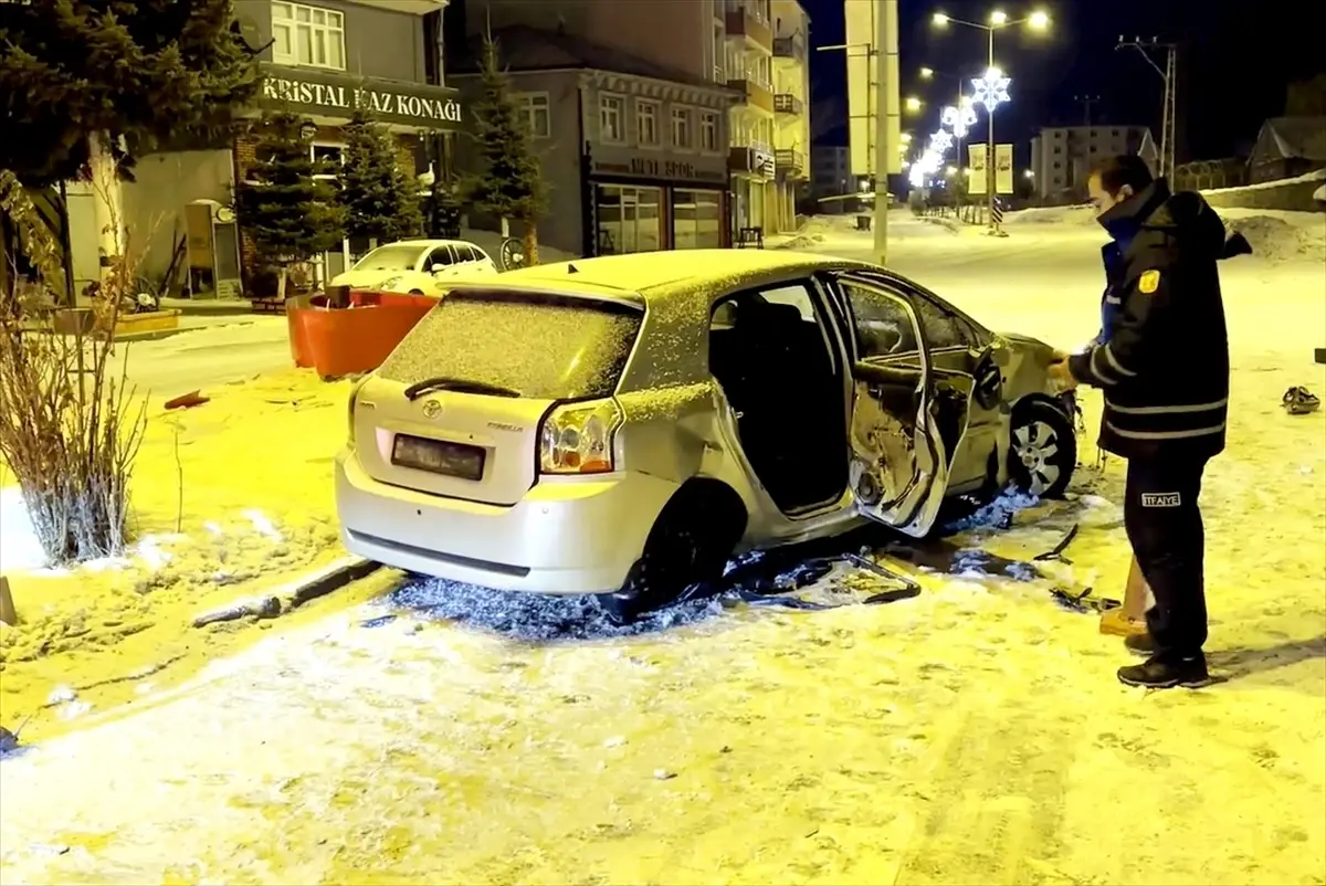 Sarıkamış'ta Trafik Kazasında 4 Kişi Yaralandı.