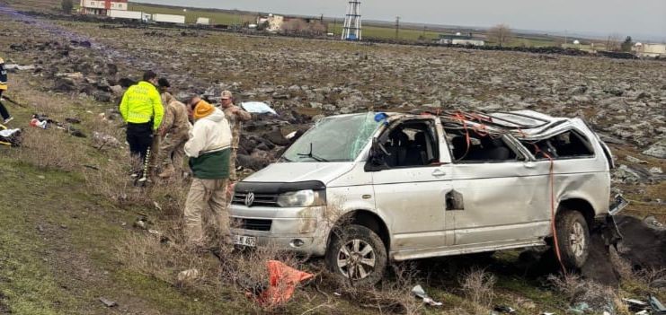 Şırnak'ta Iraklı turistlerin karıştığı trafik kazasında iki kişi hayatını kaybetti, altı kişi yaralandı.