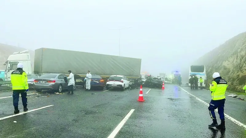 Yasaklı dönüş kazaya yol açtı: 10 araç çarpıştı.