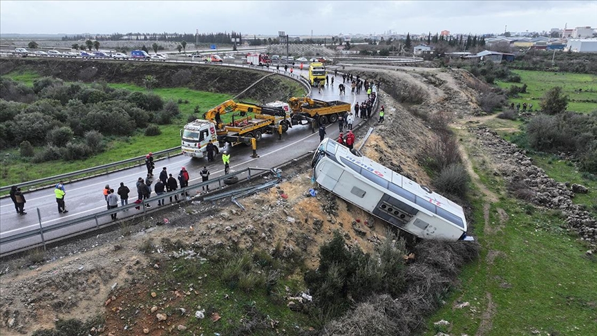 Antalya'da kaza sonucu 9 yolcu can verdi.