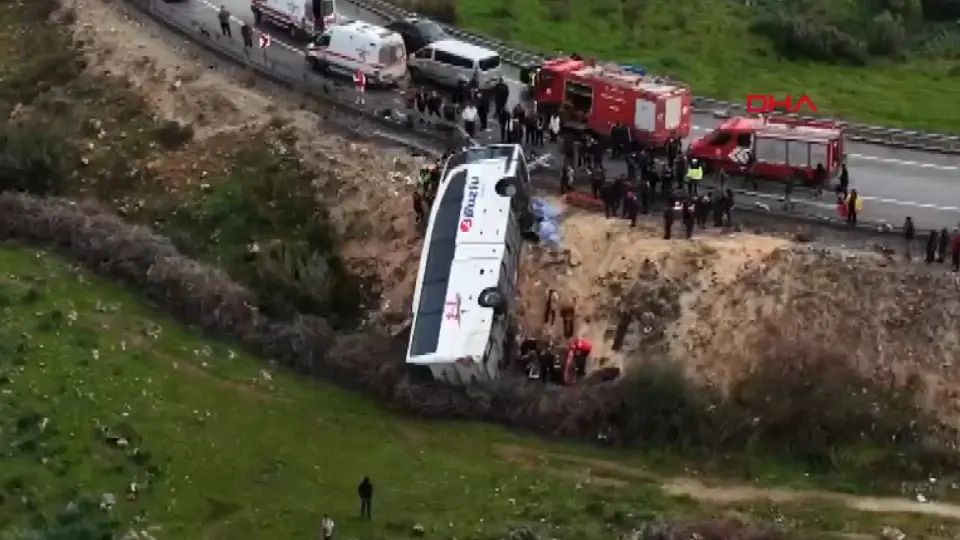 Antalya'da otobüs kazasında 8 ölü, 26 yaralı var.