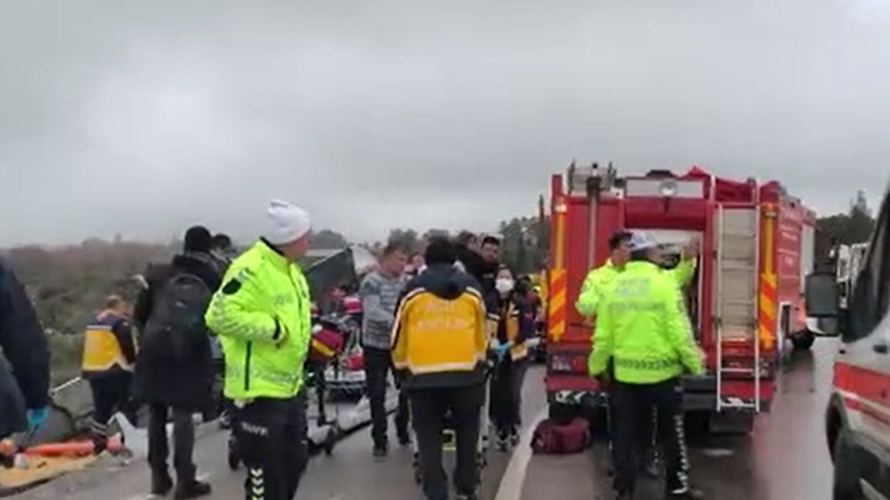 Antalya’da trajik otobüs kaza: Çok sayıda can kaybı ve yaralananlar bulunuyor.