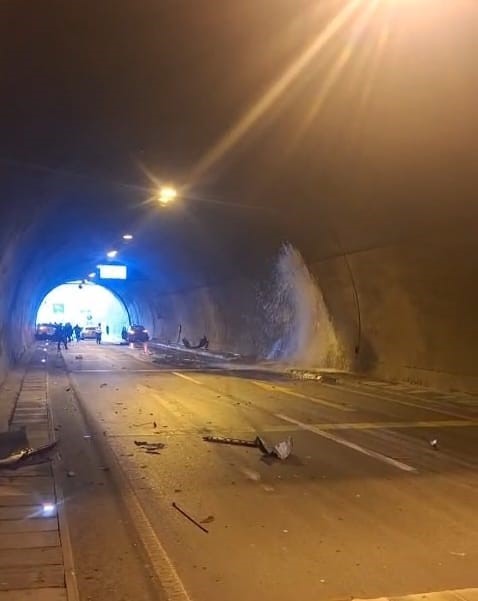 Araklı Tüneli kaza başından dolayı 4 kişi yaralı