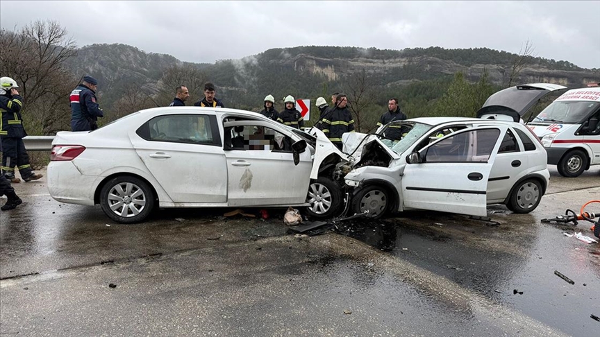 Burdur'da meydana gelen trafik kazasında 7 kişi öldü.