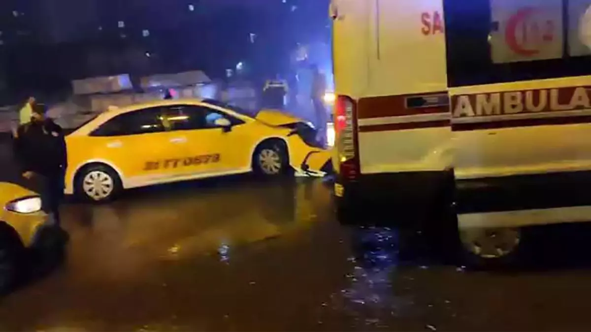 Diyarbakır'da Trafik Kazası: 3 Kişi Yaralandı