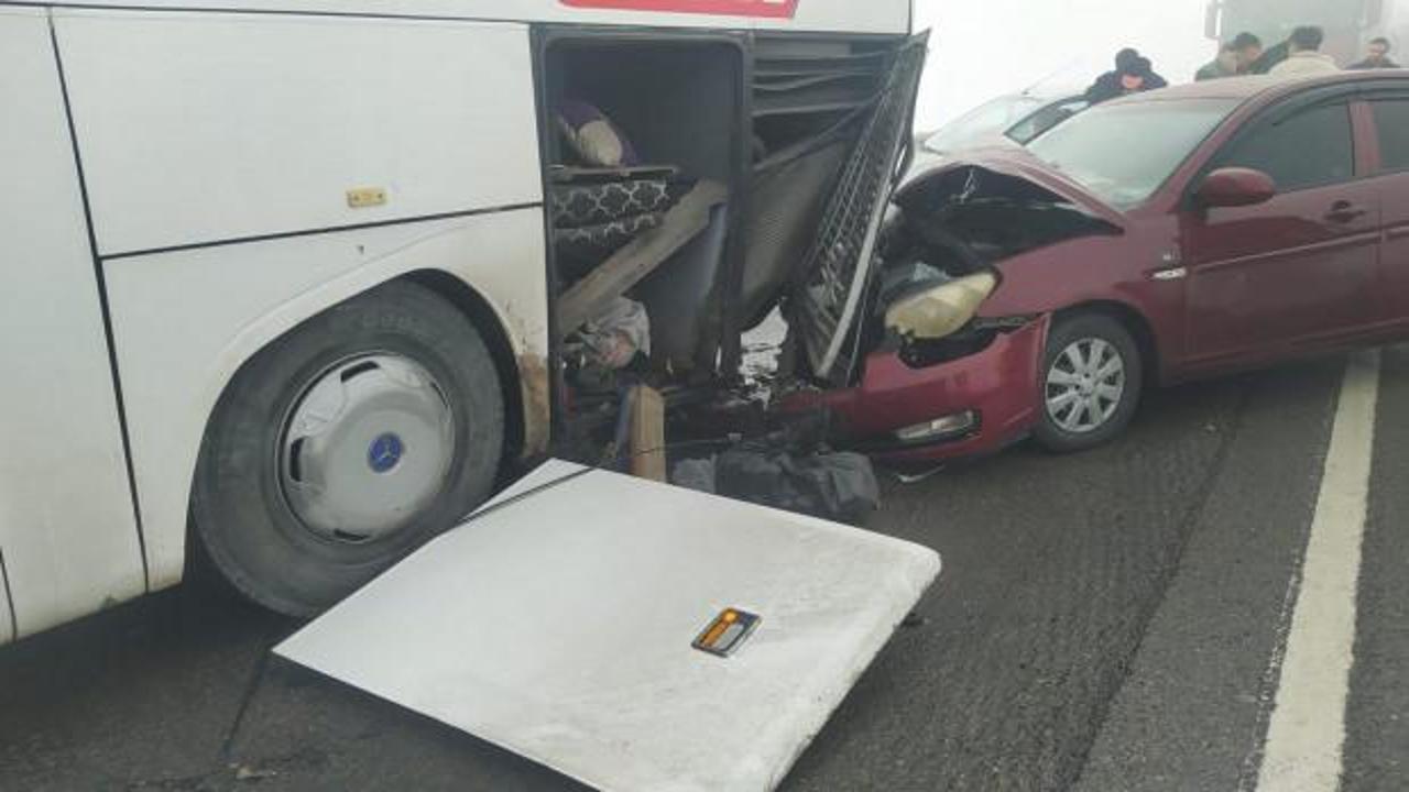 Sivas'ta yolcu otobüsü zincirleme kaza geçirdi.
