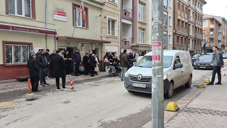 Trafik kazasında hayatını kaybeden 3 aylık evli çift, dua ile anıldı.