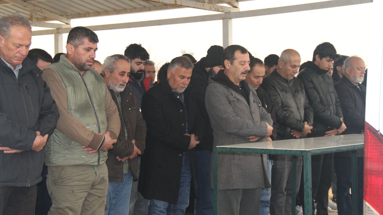 Burdur'daki kaza kurbanlarının cenazesi Antalya'da defnedildi.