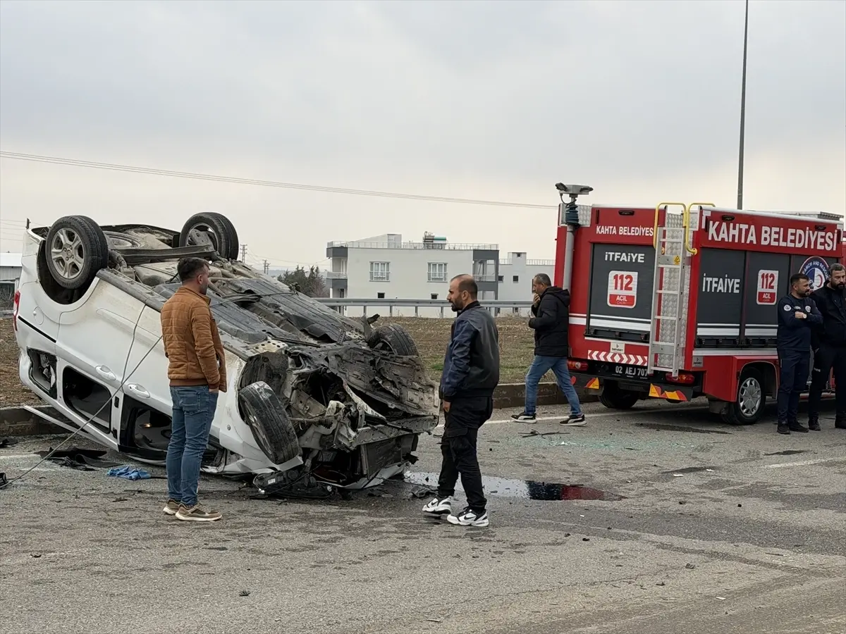 Kahta'da Trafik Kazasında 6 Kişi Yaralandı.