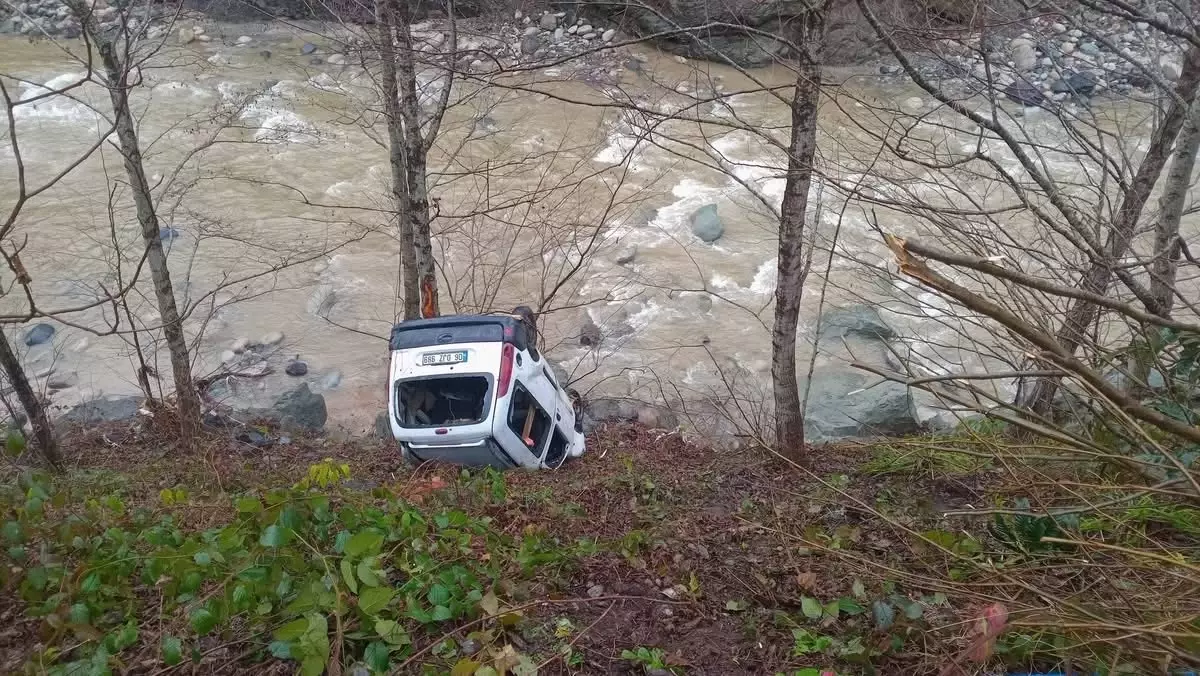 Rize'de kaza: 1 kişi hayatını kaybetti, 1 kişi yaralandı.