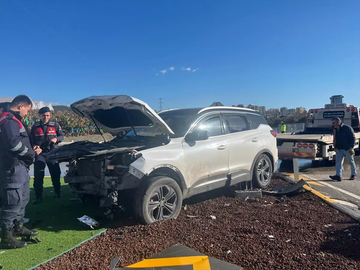 Alanya'da trafik olayı: 3 kişi yaralandı.