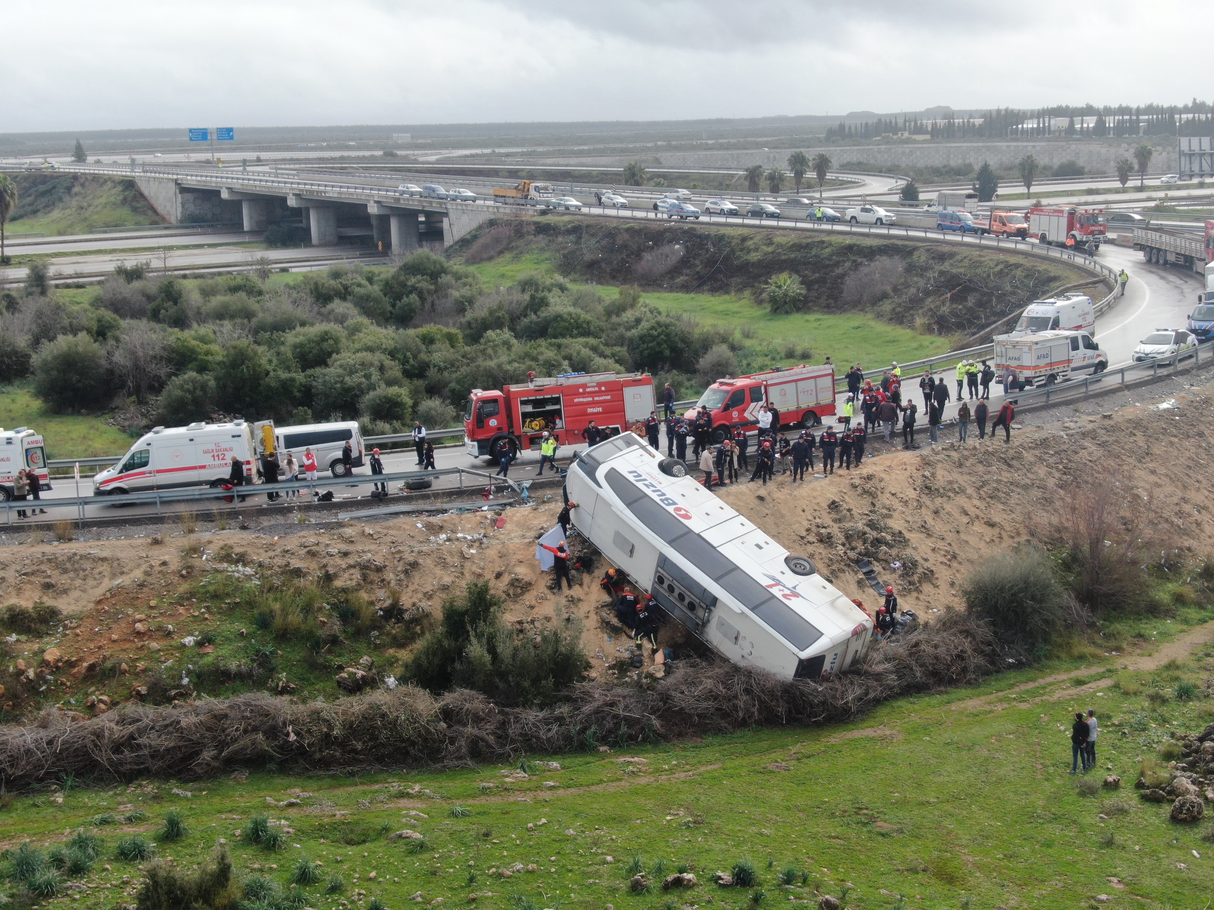 Antalya'da 10 kişinin ölümüne yol açan trafik kazası, otobüslerde kış lastiği konusundaki anlaşmazlıktan kaynaklandı.