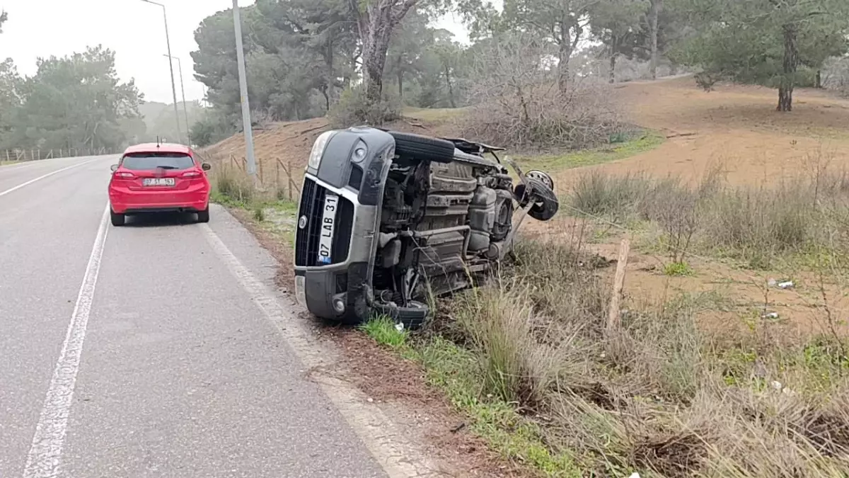 Manavgat'ta Taraflı Kaza: İki İnsan Yaralandı