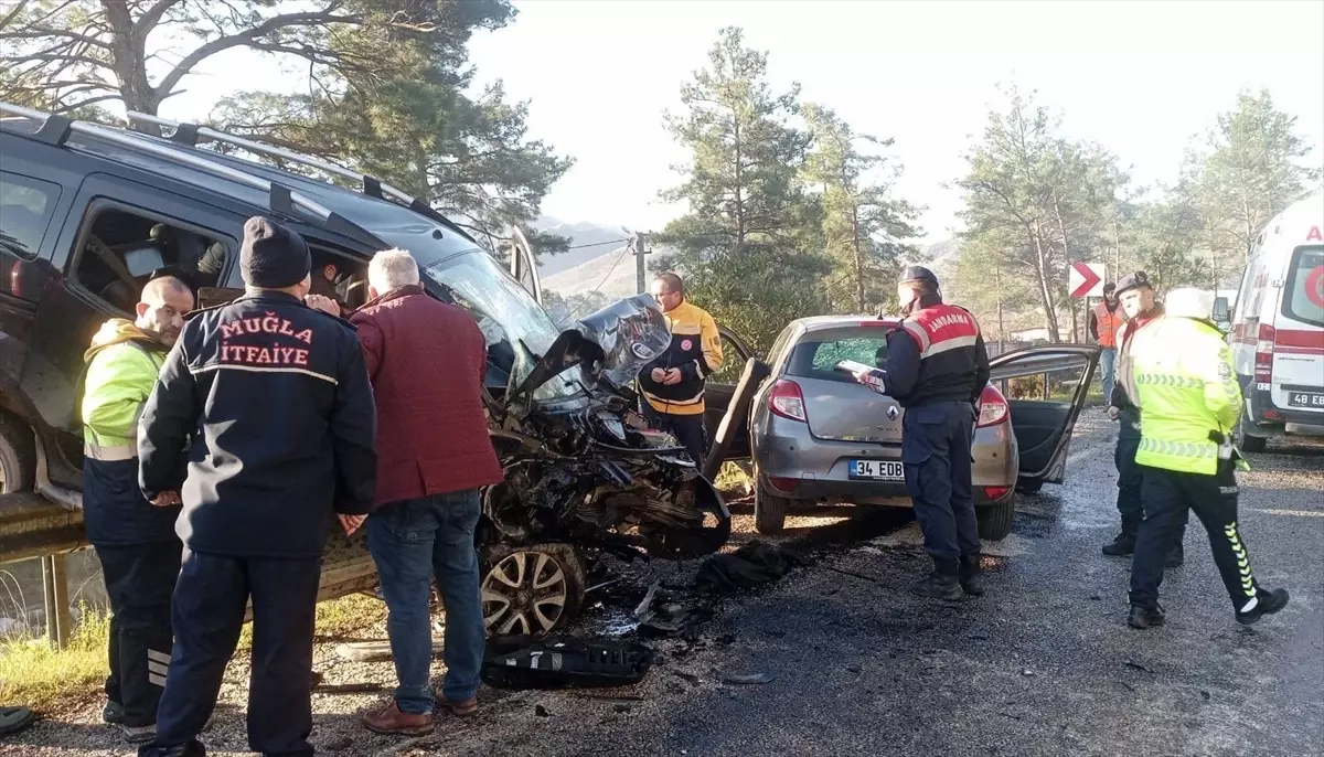 Marmaris'te Trafik Kazası: 4 Kişi Yaralandı