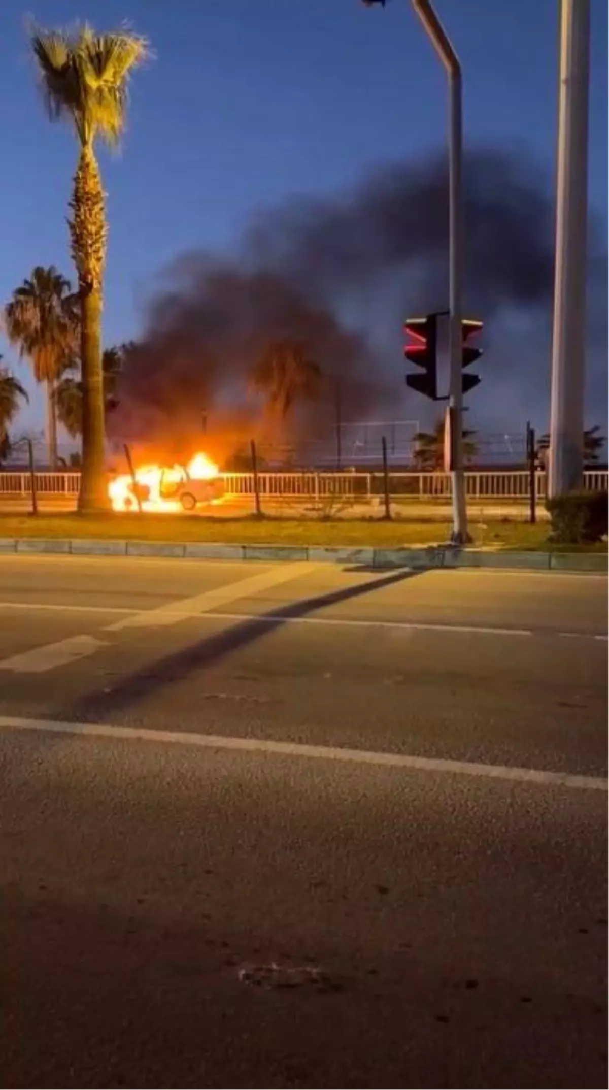 Alanya'da Trafik Kazası: Araç Alev Aldı
