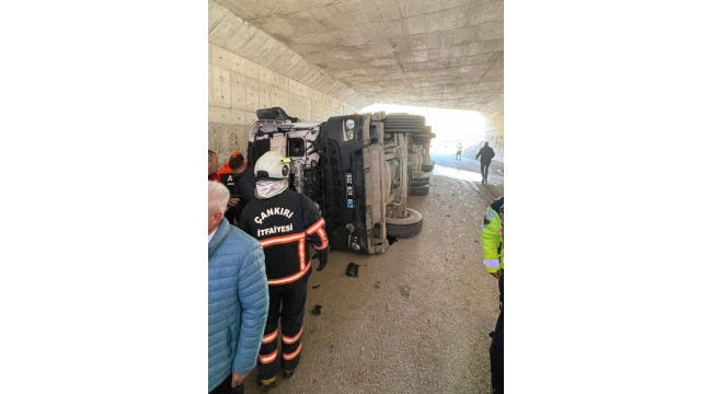 Merkez Süleymanlı Köyü Menfez Alt Geçitte Trafik Kazası 4 Yaralı
