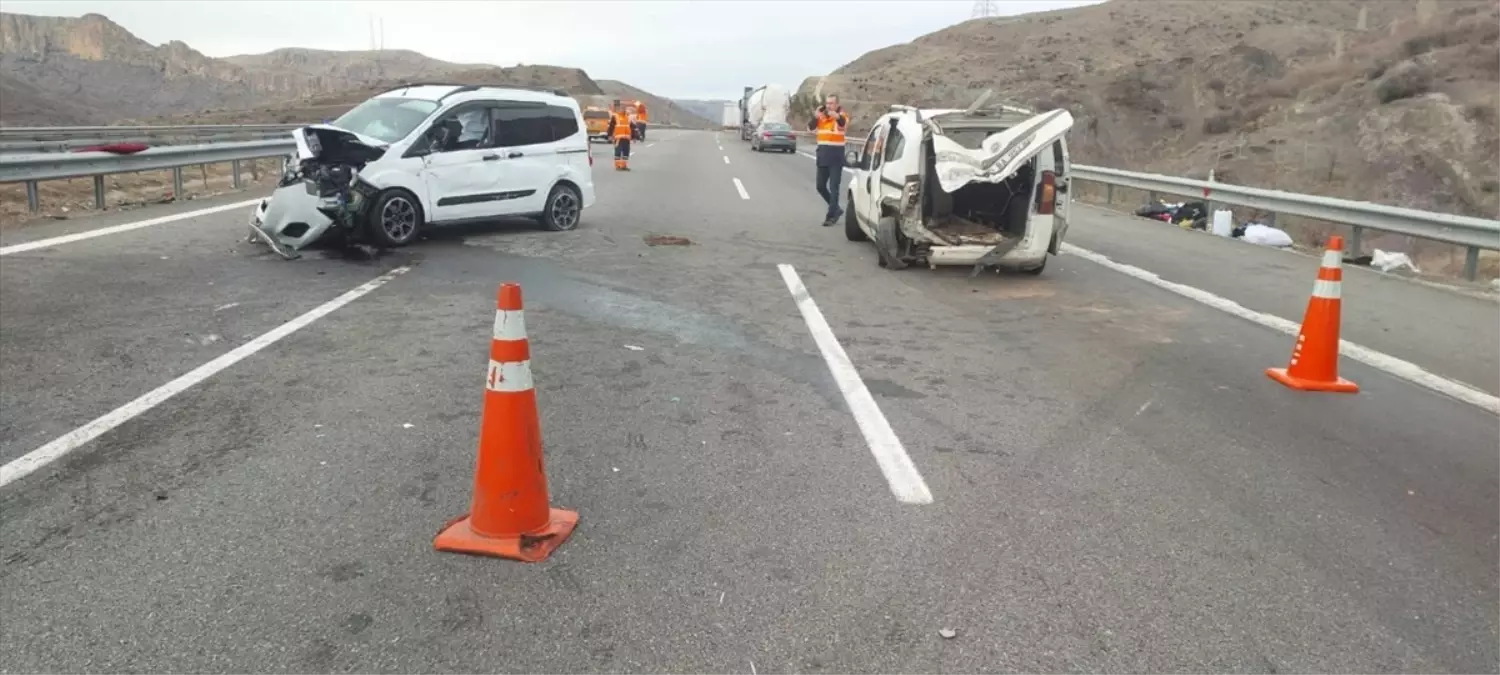 Niğde'de Trafik Kazası: 1 Çocuk Öldü, 7 Yaralı