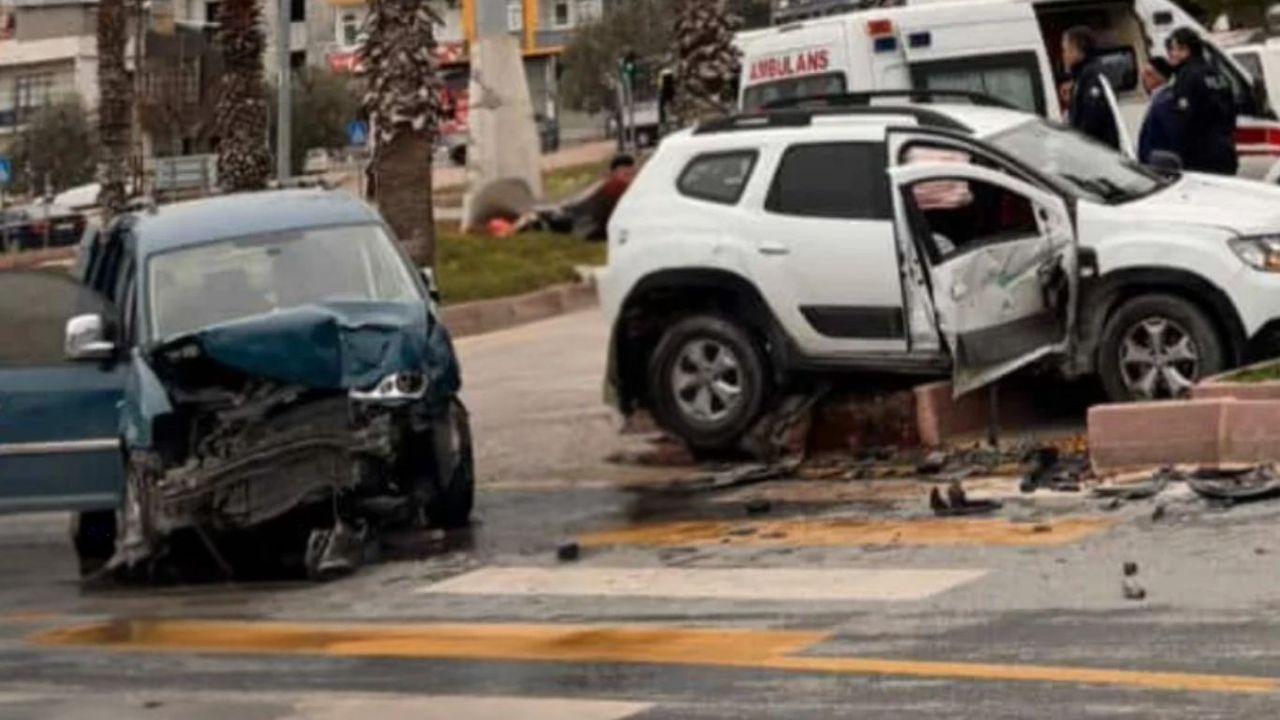 Mersin'de maddi hasarlı trafik kazası