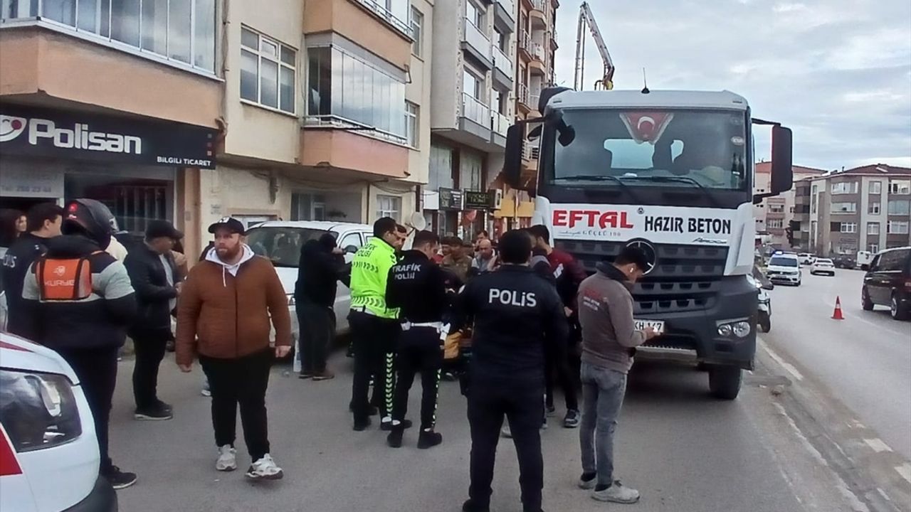 Sinop'ta trafik kazası: Beton mikserinin çarptığı yaya ağır yaralandı